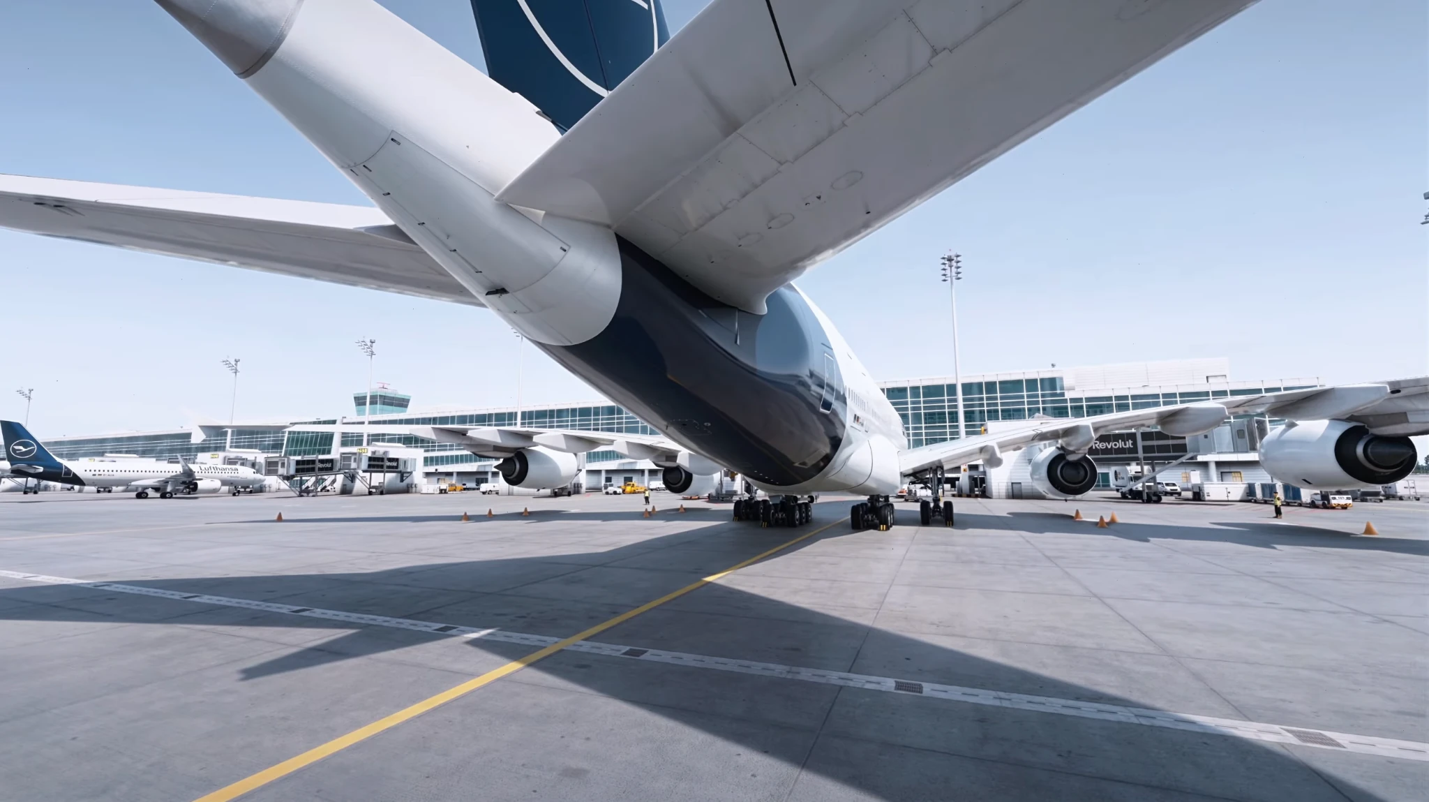Vue du terminal et du tarmac sous un avion dans le simulateur